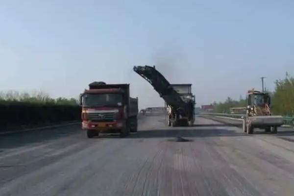 A brief introduction to the milling and planing construction technology of the original highway road surface_1